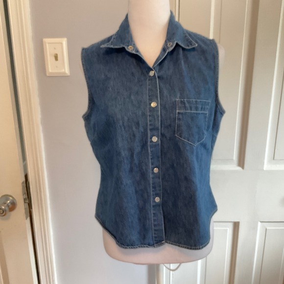 At Last Classics Tops - Vtg At Last Classics Women Large Sleeveless Pearl Snap Shirt Blue Denim Collared